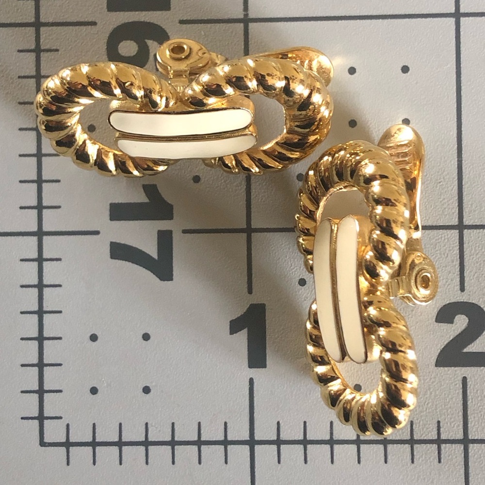 Vintage Monet (1980’s) Twisted Rope and Creamy White Enamel Clip-On Earrings - Picture 5 of 5